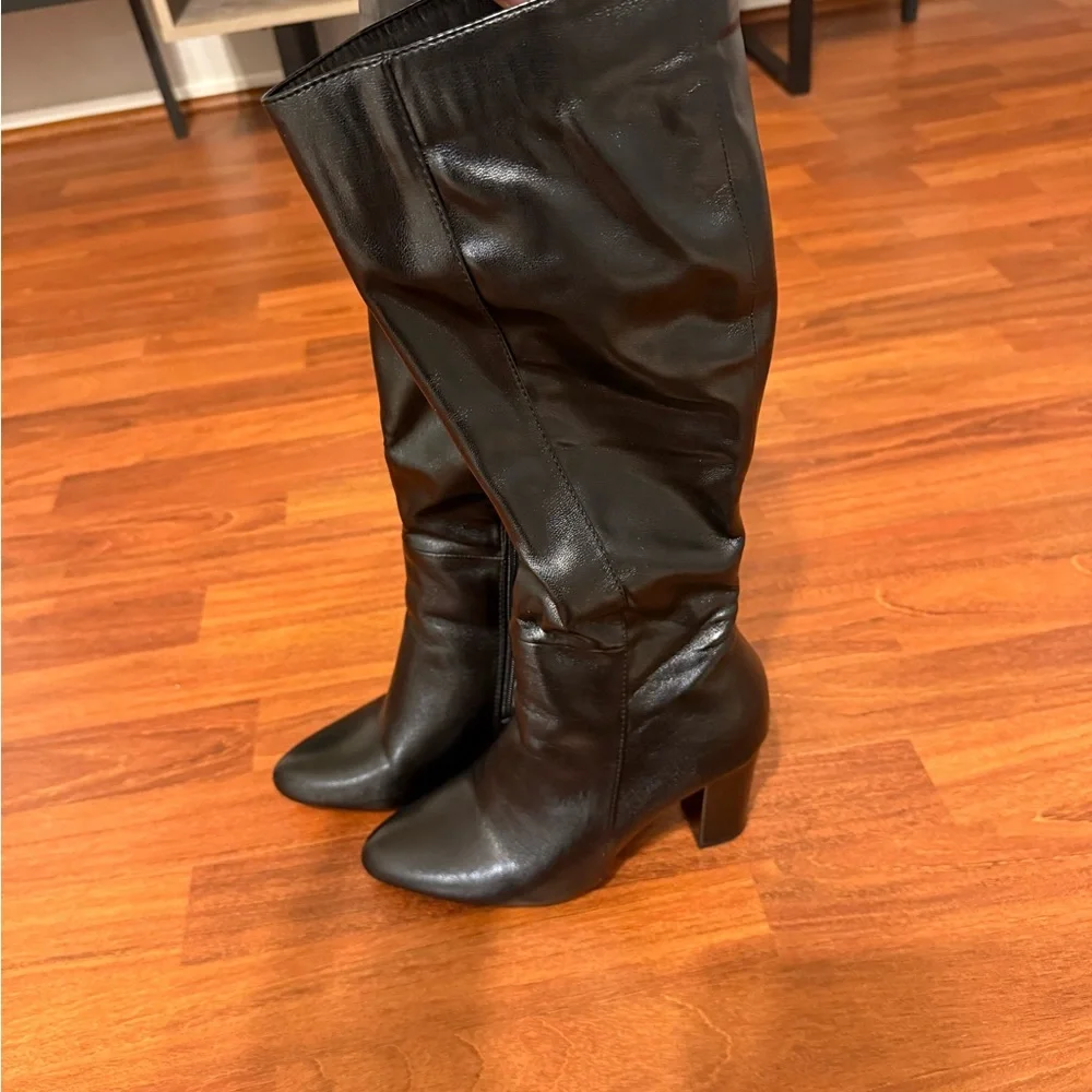 Women's Black Knee-High Block Heel Boots - Picture 8 of 11